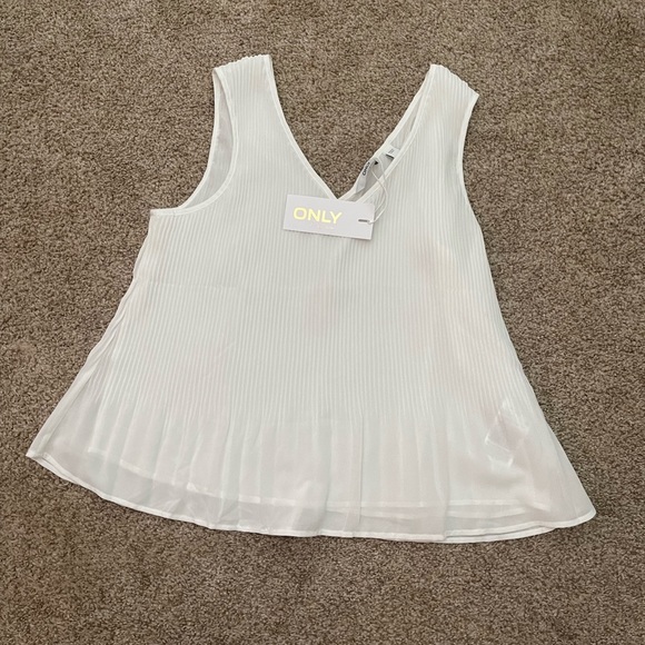 Only Sleeveless Blouse - Picture 1 of 2